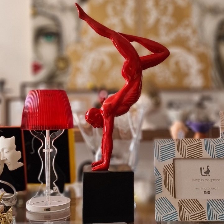 Scultura Acrobatic Red Man - immagine 2